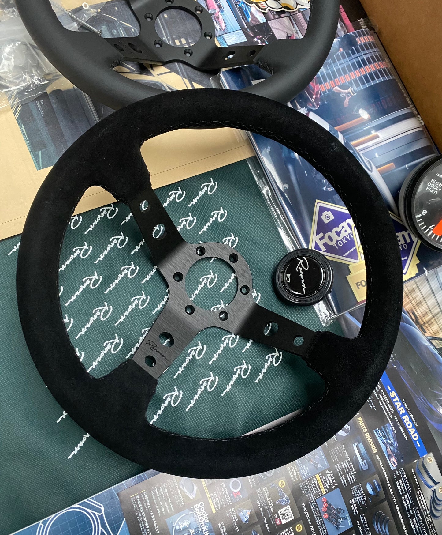 LIMITED Renown 100 Dark 330mm Steering Wheel