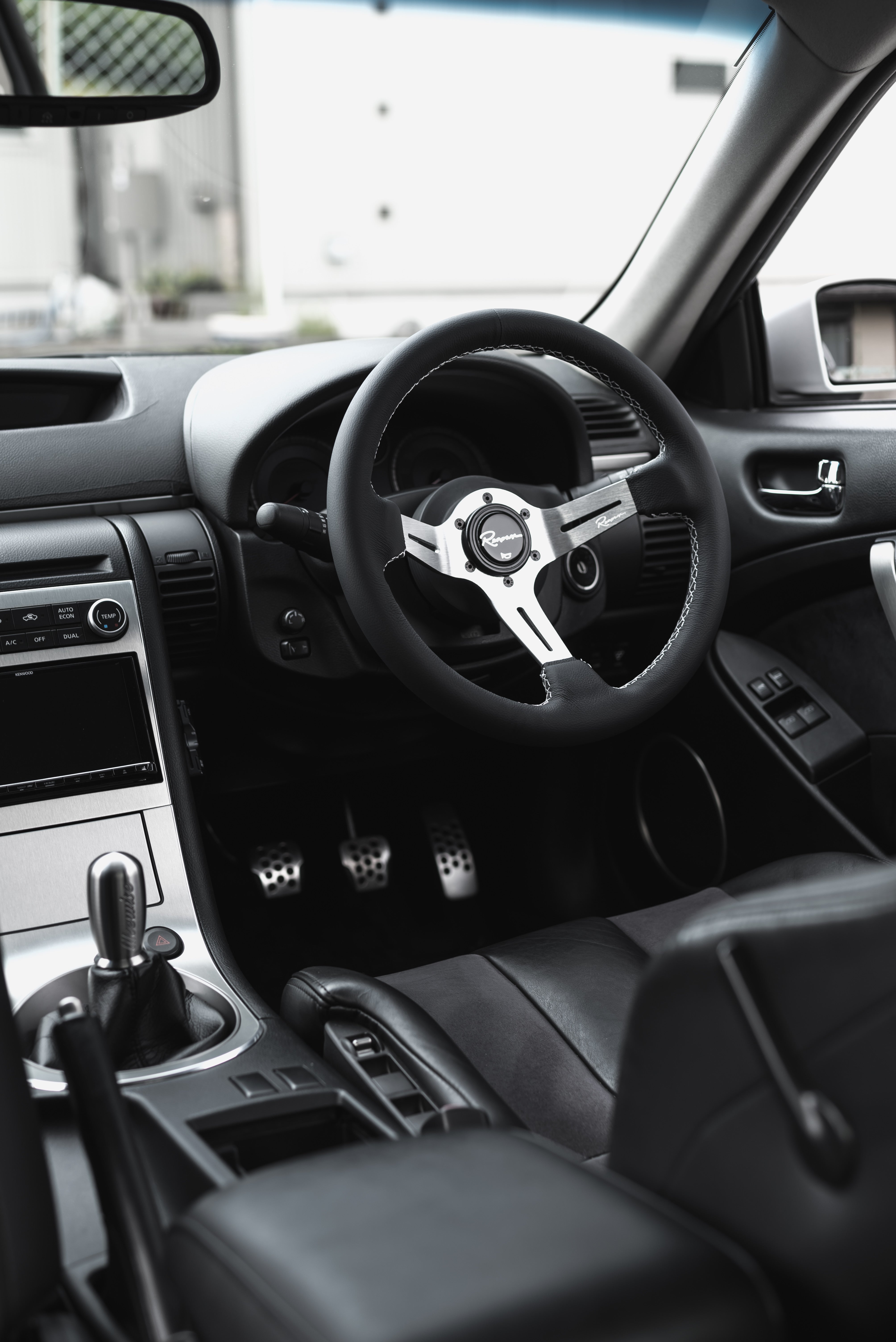 Renown レナウン　ステアリング　シケイン　シルバー Renown Chicane Silver Motorsport Steering Wheel – Renown USA