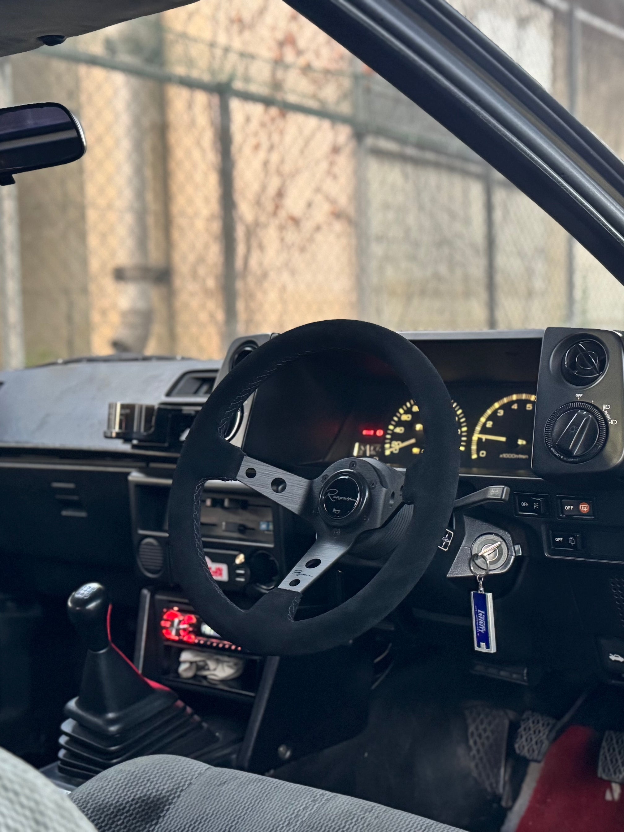 LIMITED Renown 100 Dark 330mm Steering Wheel – Renown USA