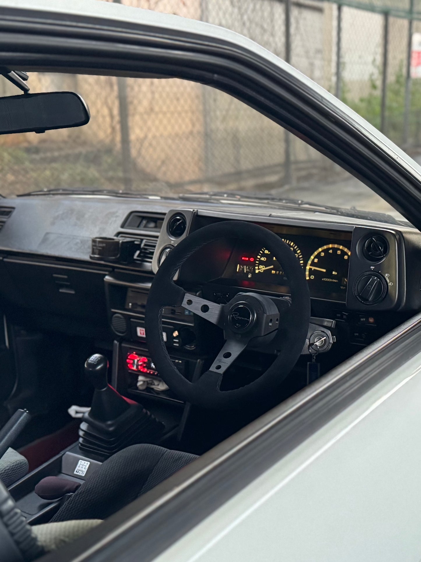 LIMITED Renown 100 Dark 330mm Steering Wheel