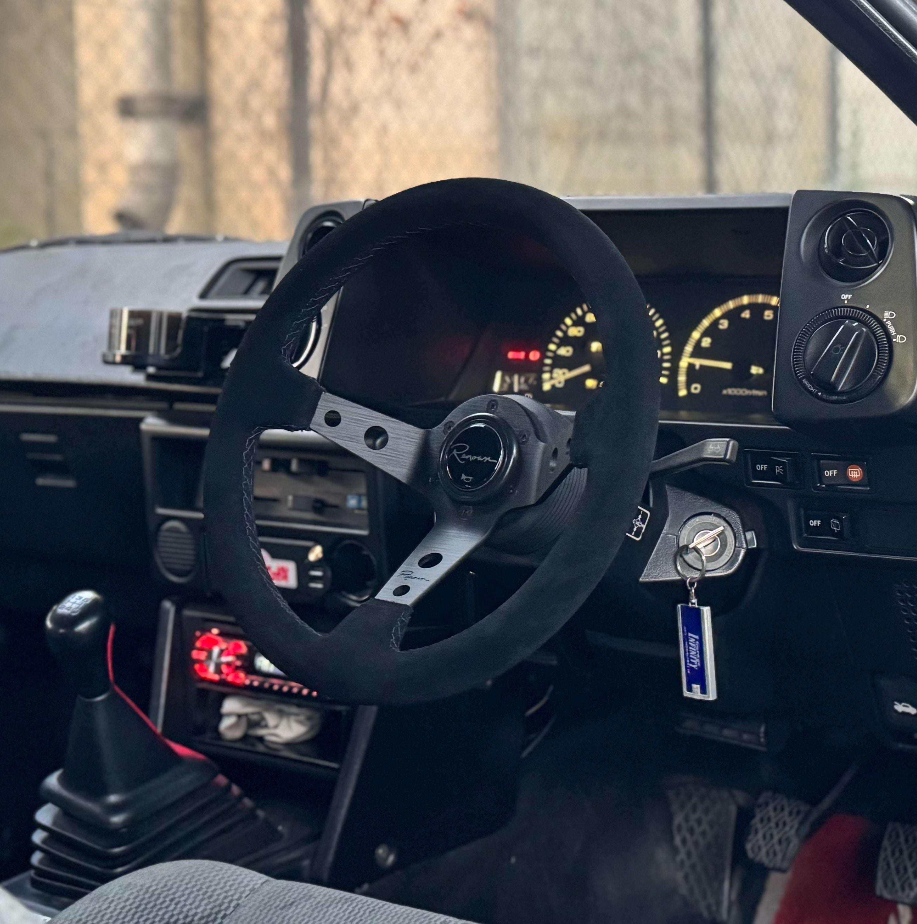 LIMITED Renown 100 Dark 330mm Steering Wheel – Renown USA