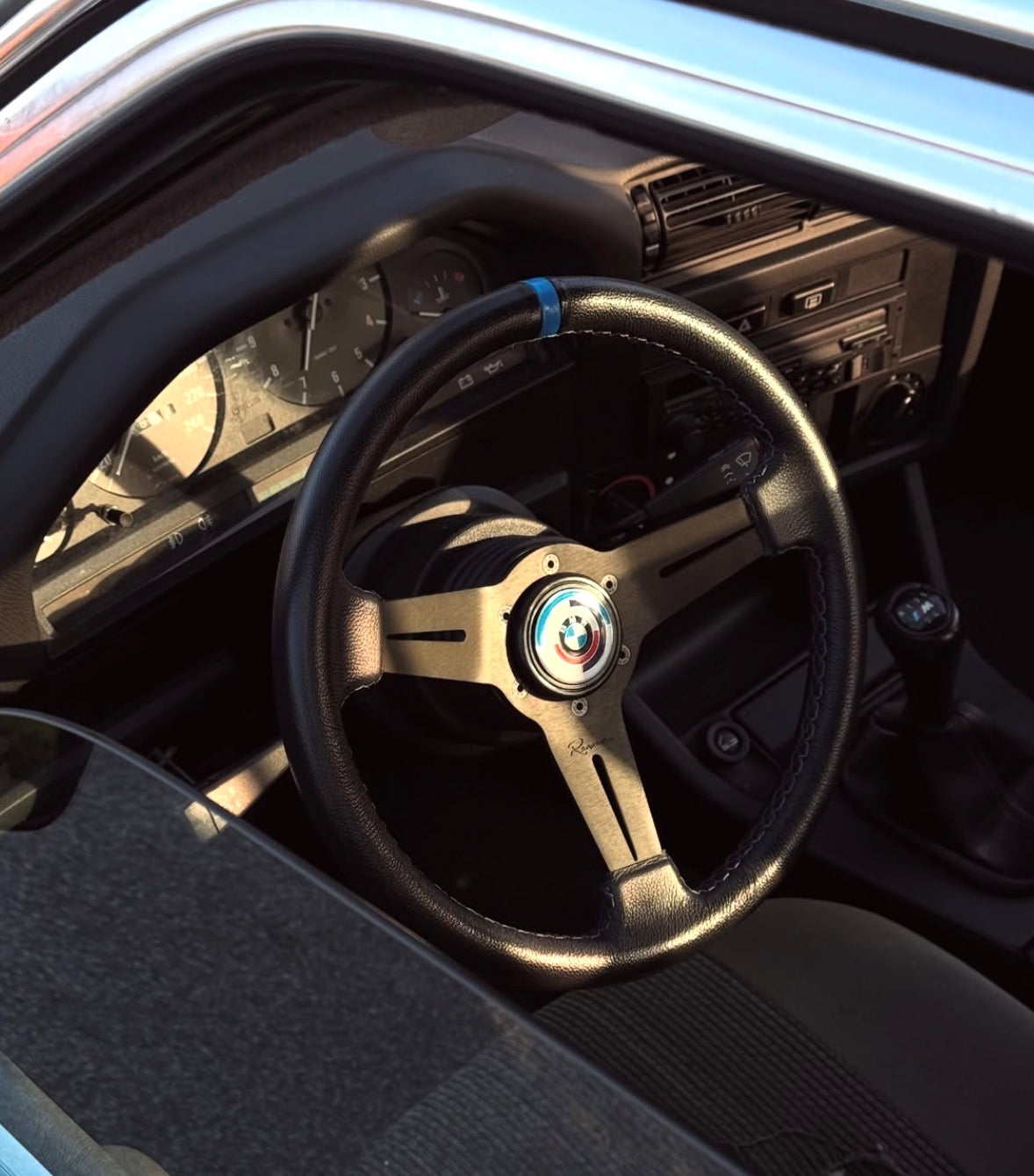 Renown Mille Motorsport Competition Steering Wheel